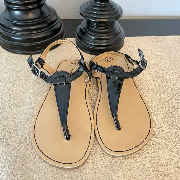 🆕Girl’s Xhilaration Thong Sandals Size 13 - Picture 2 of 3